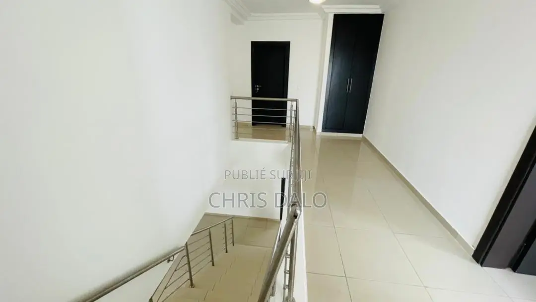 4chbre Duplex dans Angré Chu, Cocody à Louer
