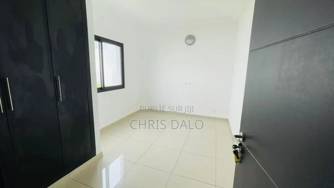 4chbre Duplex dans Angré Chu, Cocody à Louer