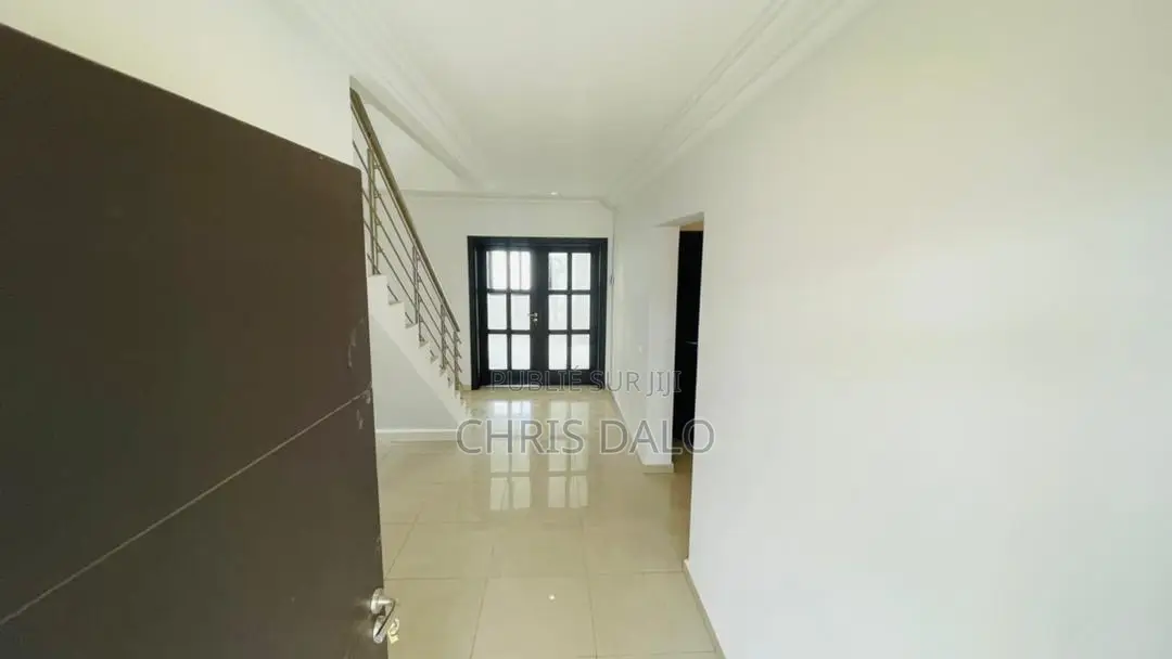 4chbre Duplex dans Angré Chu, Cocody à Louer