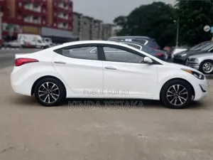 Hyundai Avante 2014 Blanc cassé