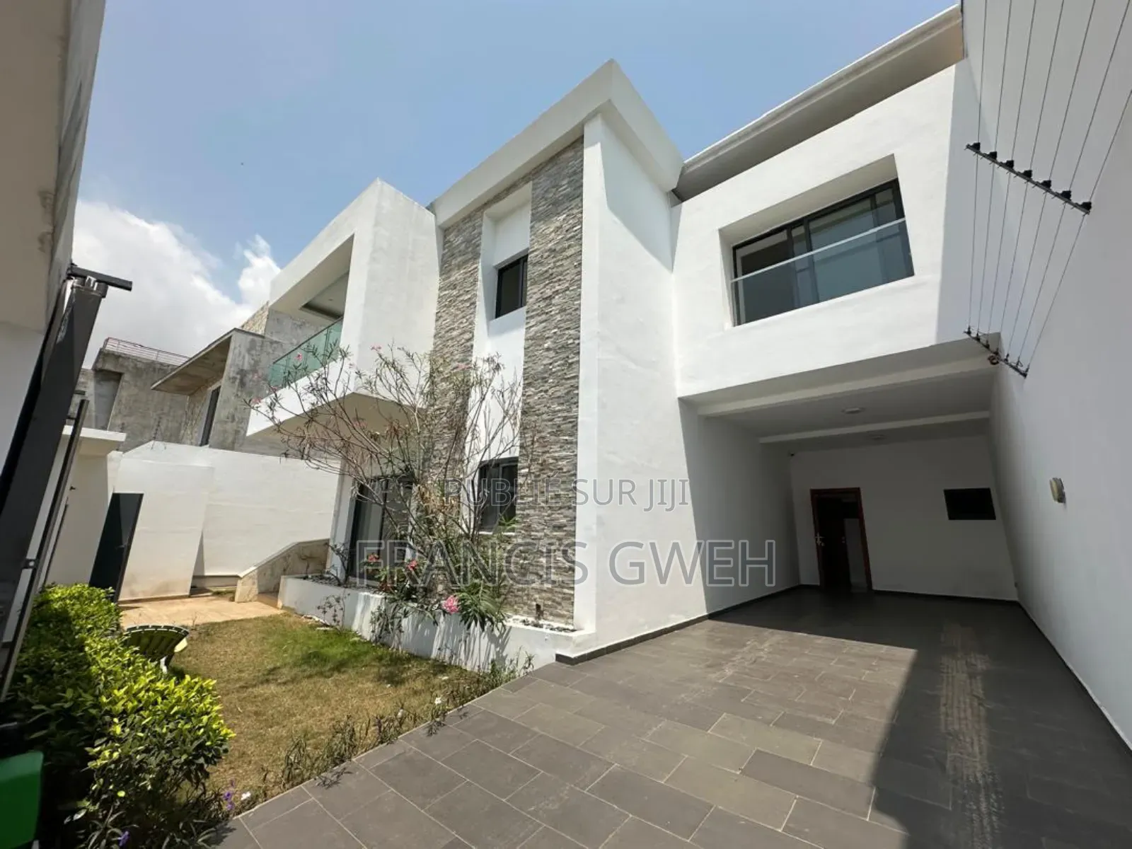 4chbre Duplex dans Francis Gweh, Cocody à Louer