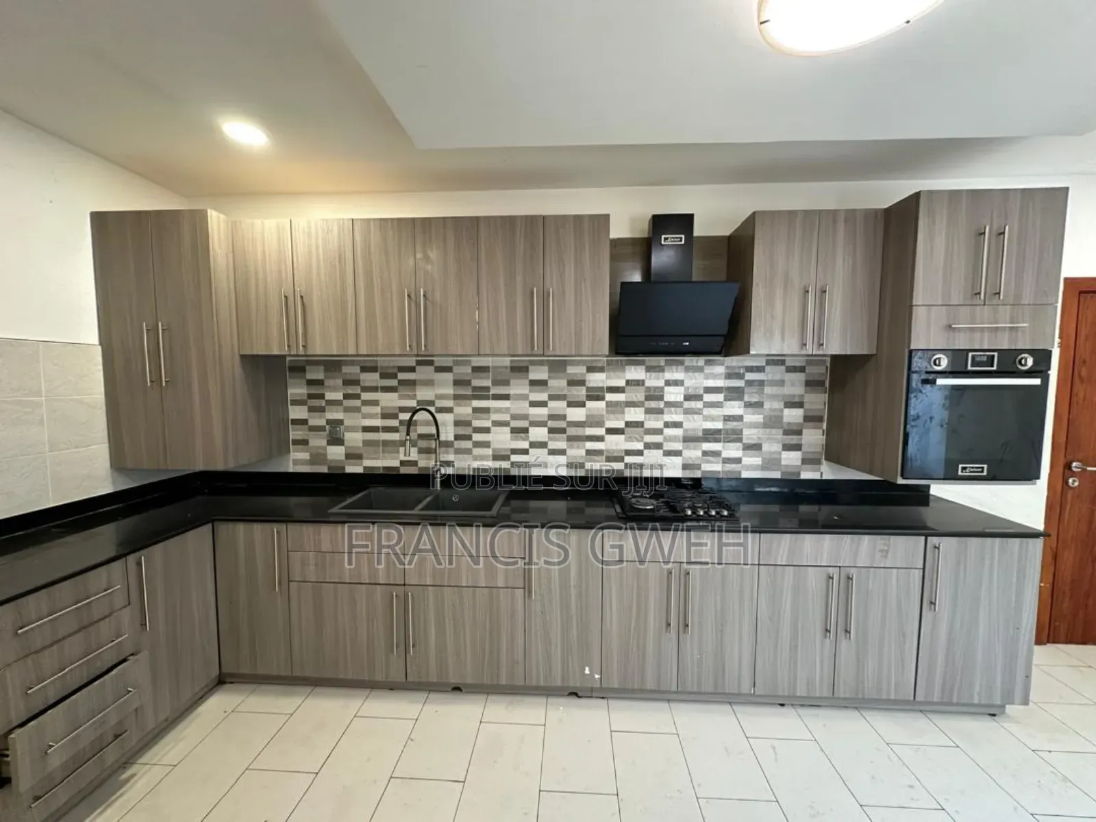 4chbre Duplex dans Francis Gweh, Cocody à Louer