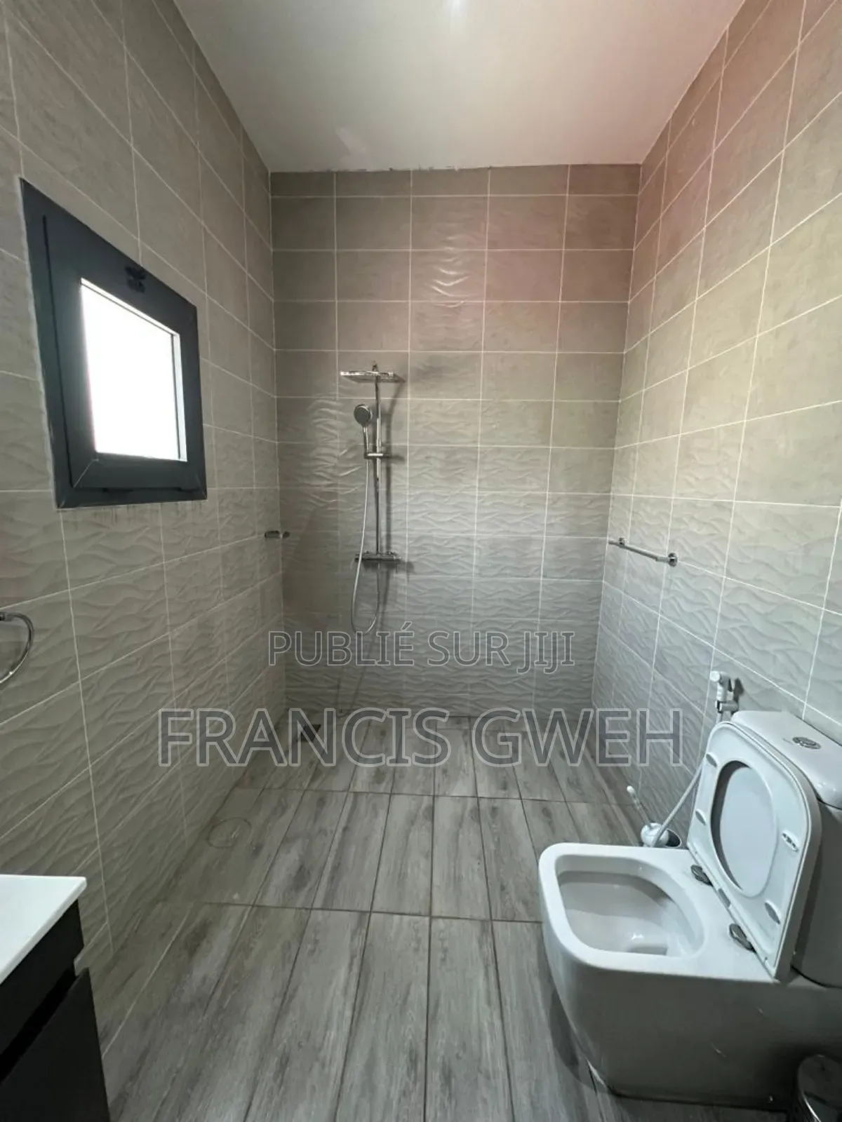 4chbre Duplex dans Francis Gweh, Cocody à Louer