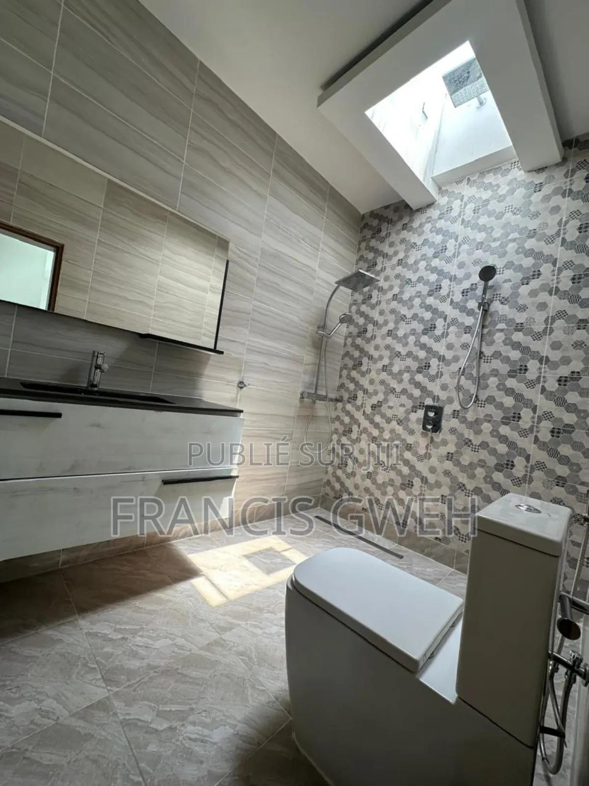 4chbre Duplex dans Francis Gweh, Cocody à Louer