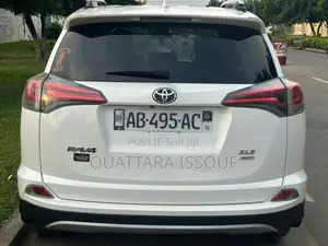 Toyota RAV4 LE AWD (2.5L 4cyl 6A) 2017 Blanc