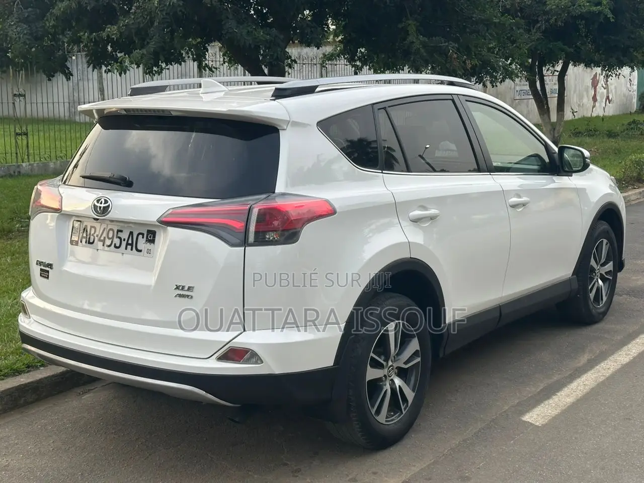 Toyota RAV4 LE AWD (2.5L 4cyl 6A) 2017 Blanc
