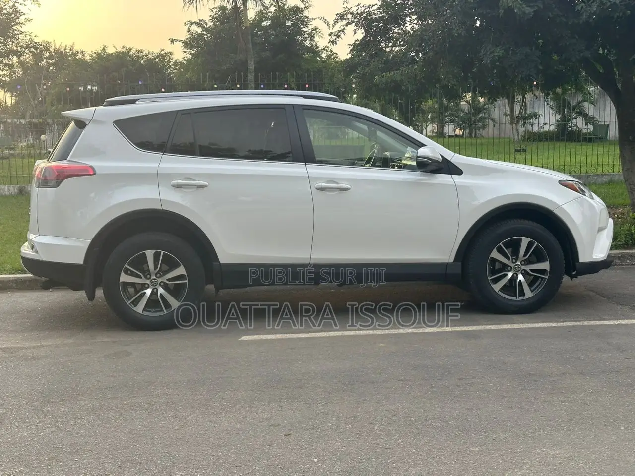 Toyota RAV4 LE AWD (2.5L 4cyl 6A) 2017 Blanc