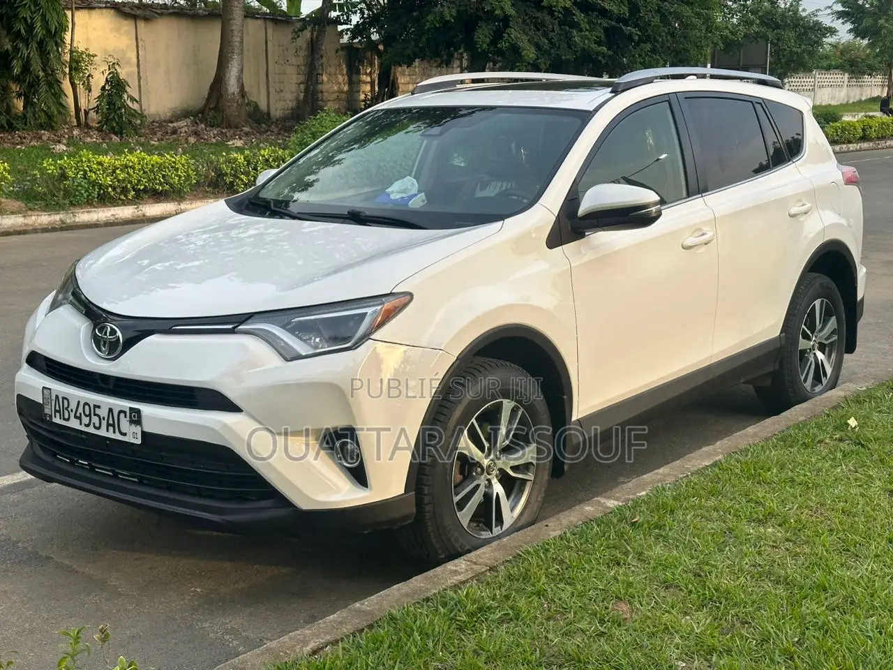 Toyota RAV4 LE AWD (2.5L 4cyl 6A) 2017 Blanc