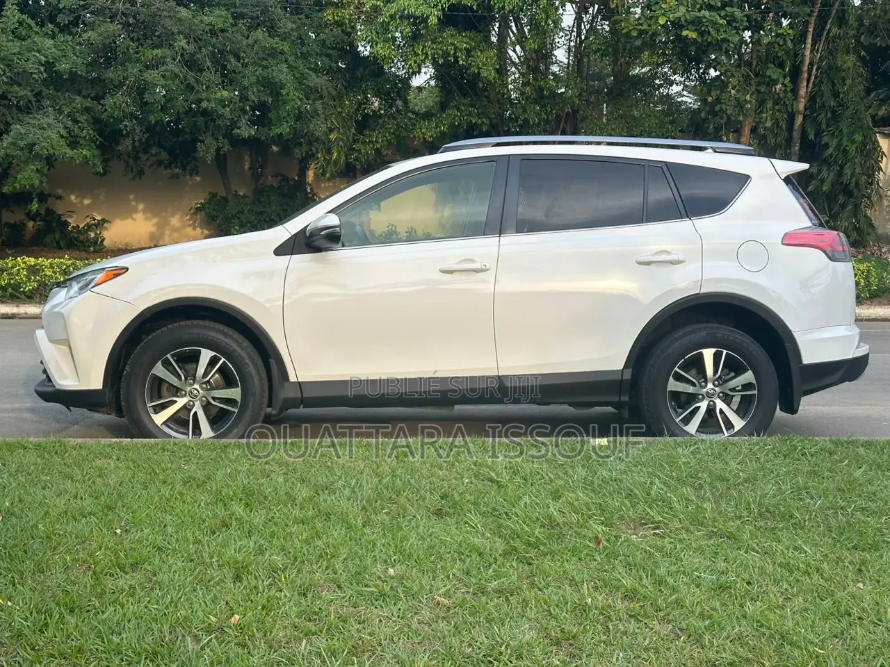 Toyota RAV4 LE AWD (2.5L 4cyl 6A) 2017 Blanc