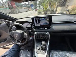 Toyota RAV4 XLE Premium AWD 2024 Blanc