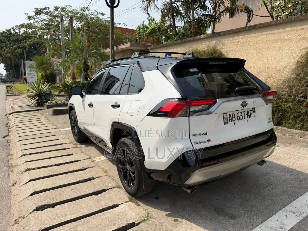 Toyota RAV4 XLE Premium AWD 2024 Blanc