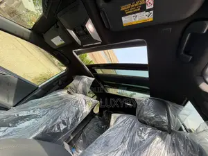 Toyota RAV4 XLE Premium AWD 2024 Blanc