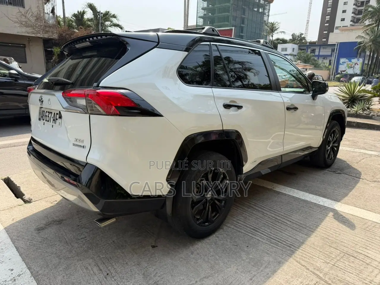 Toyota RAV4 XLE Premium AWD 2024 Blanc
