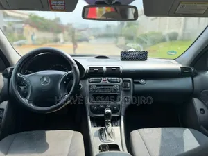 Mercedes-Benz C200 2005 Gris