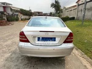 Mercedes-Benz C200 2005 Gris