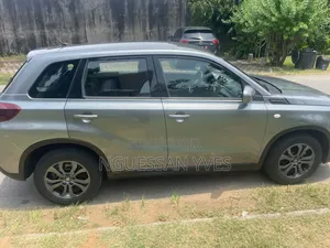 Suzuki Vitara 2019 Gris