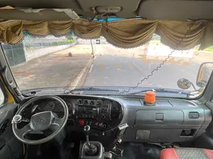 Nouveau Hyundai County 2013 Jaune