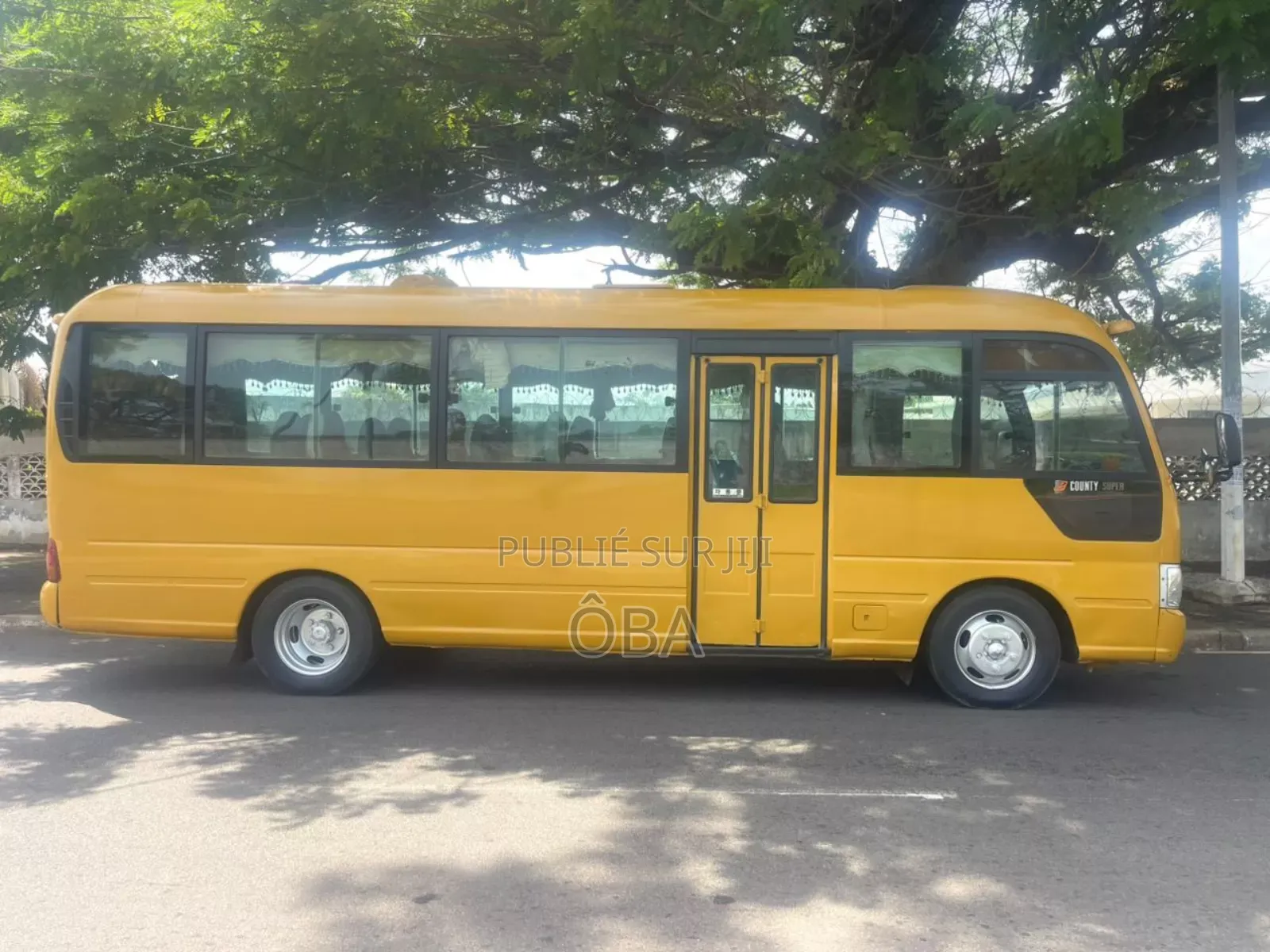 Nouveau Hyundai County 2013 Jaune
