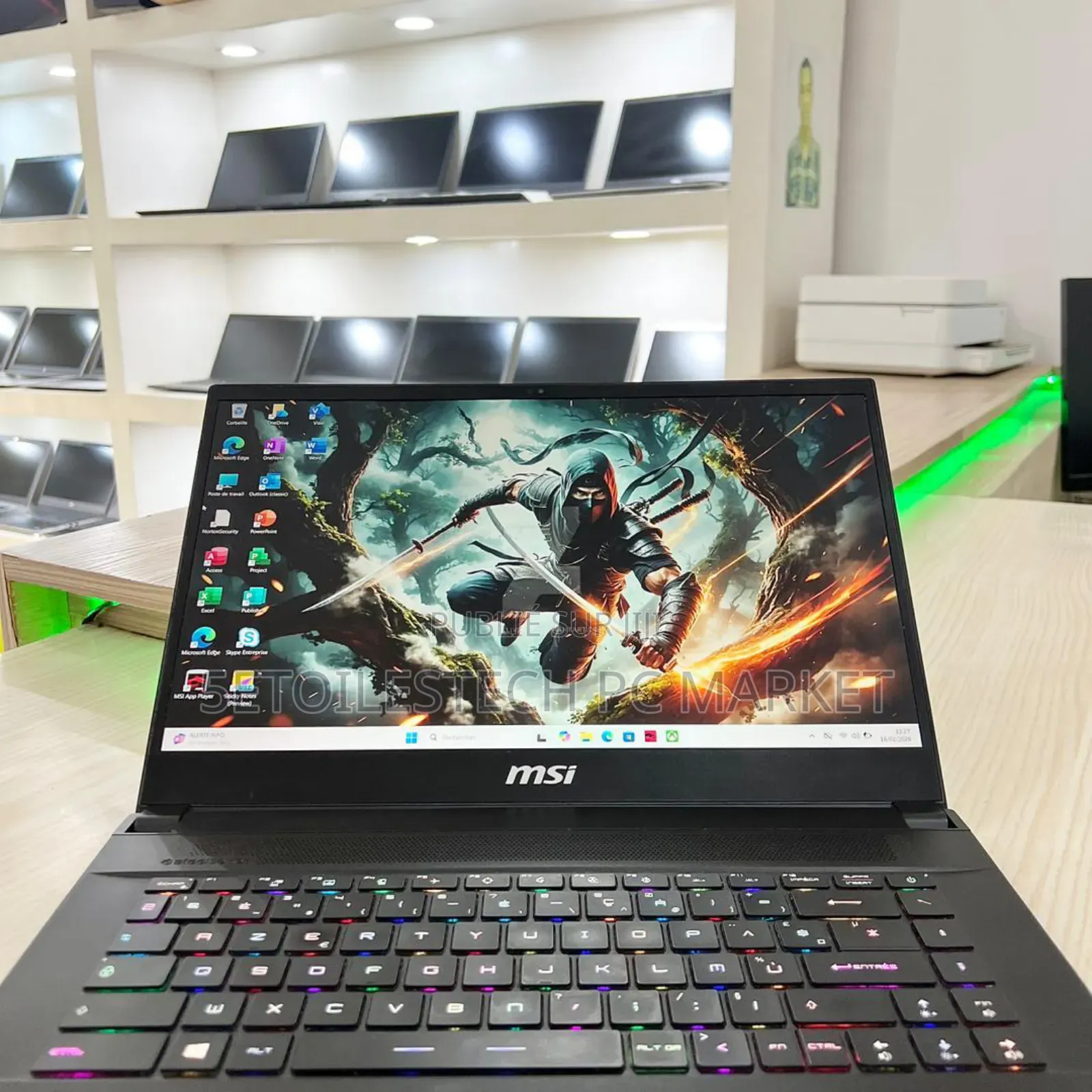 Nouveau MSI GS63VR 7RF Stealth Pro 16GB Intel Core i7 SSD 1T