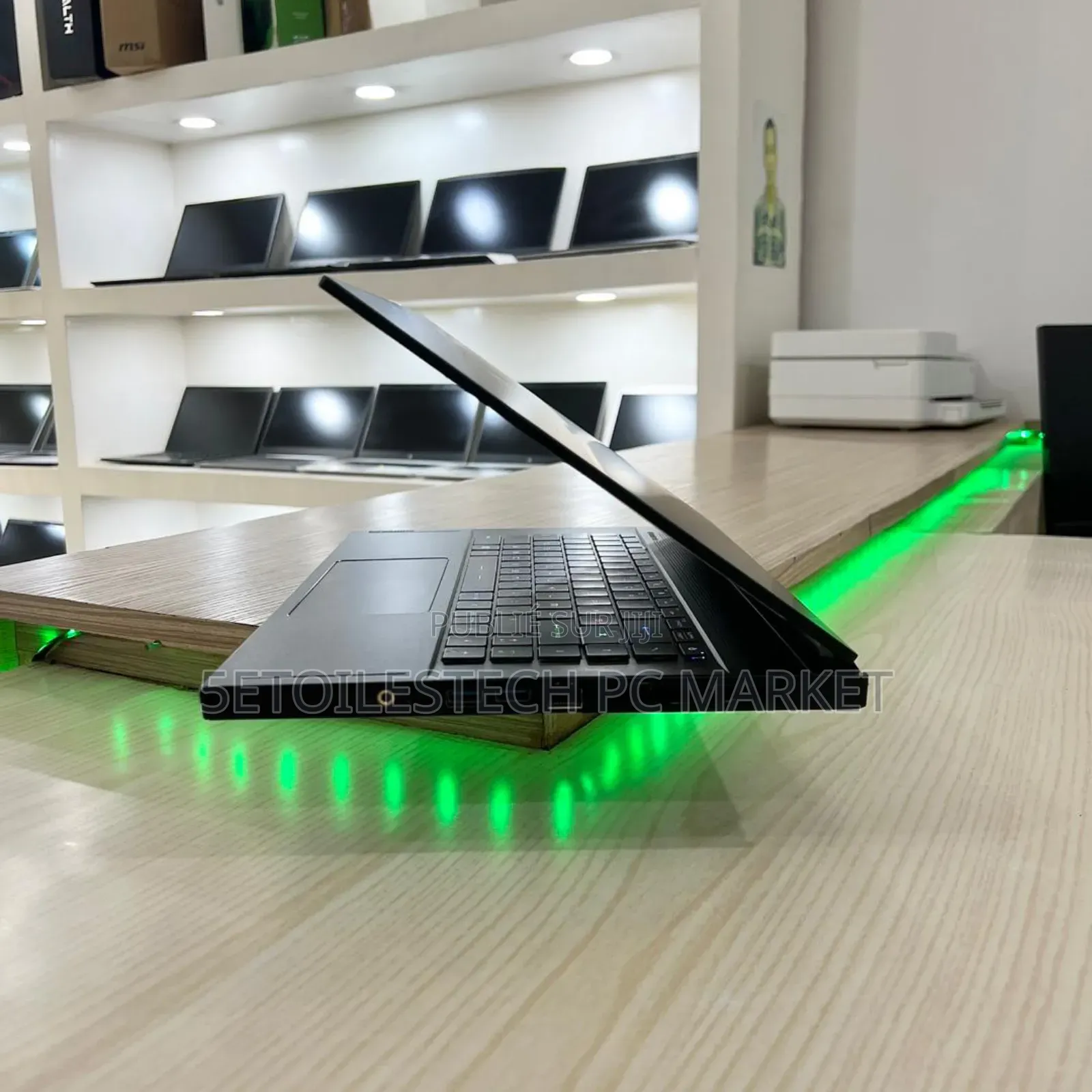 Nouveau MSI GS63VR 7RF Stealth Pro 16GB Intel Core i7 SSD 1T