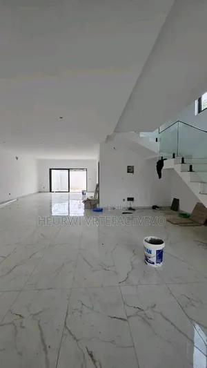 5chbre Duplex dans Djorobite, Cocody à Vendre