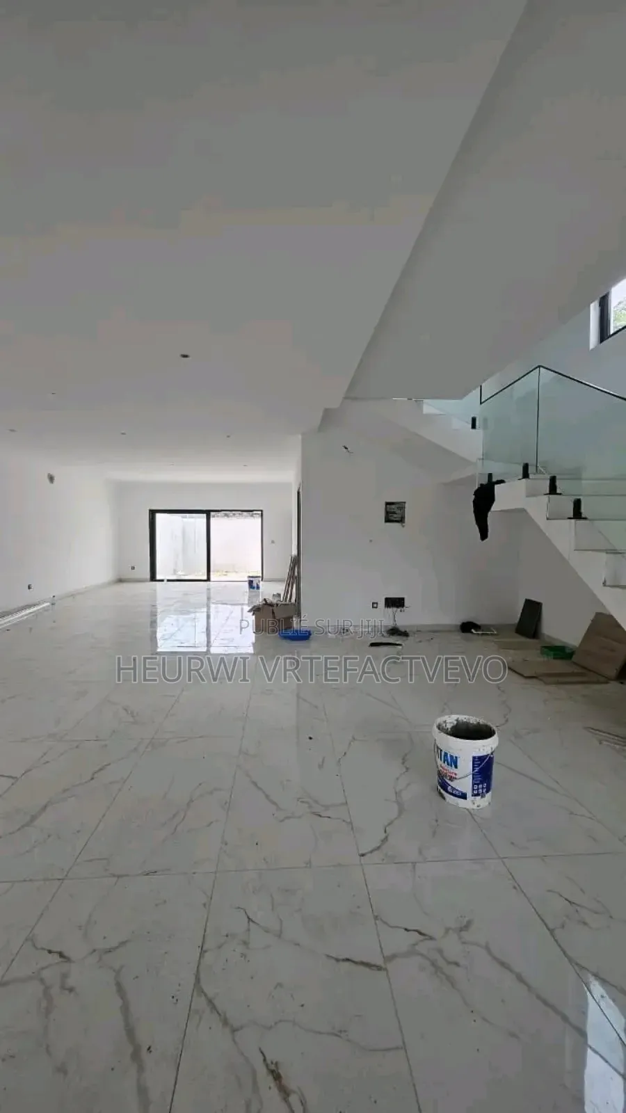 5chbre Duplex dans Djorobite, Cocody à Vendre