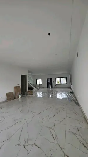 5chbre Duplex dans Djorobite, Cocody à Vendre