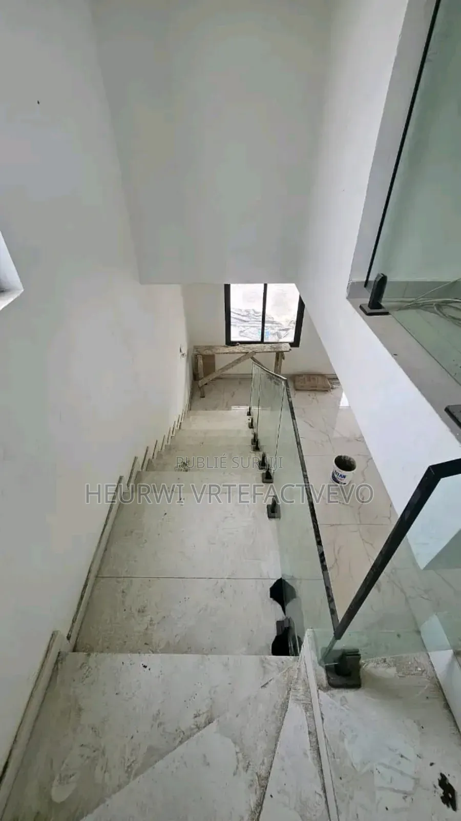 5chbre Duplex dans Djorobite, Cocody à Vendre