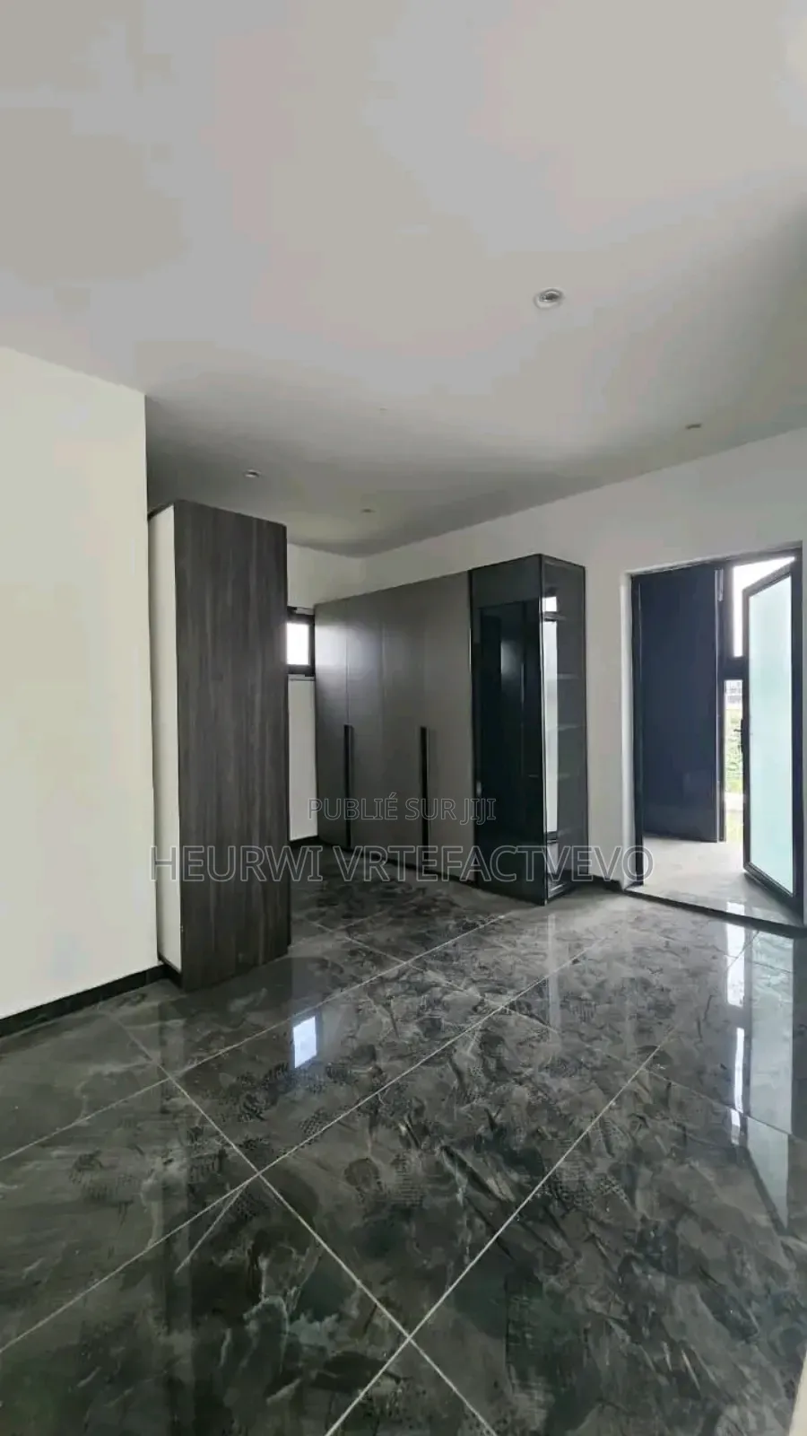 5chbre Duplex dans Djorobite, Cocody à Vendre