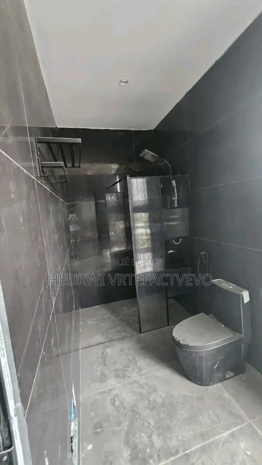 5chbre Duplex dans Djorobite, Cocody à Vendre