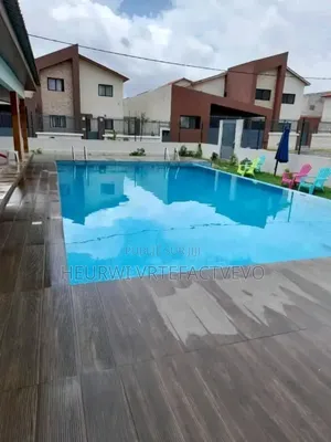 5chbre Duplex dans Faya Ephrata, Cocody à Vendre