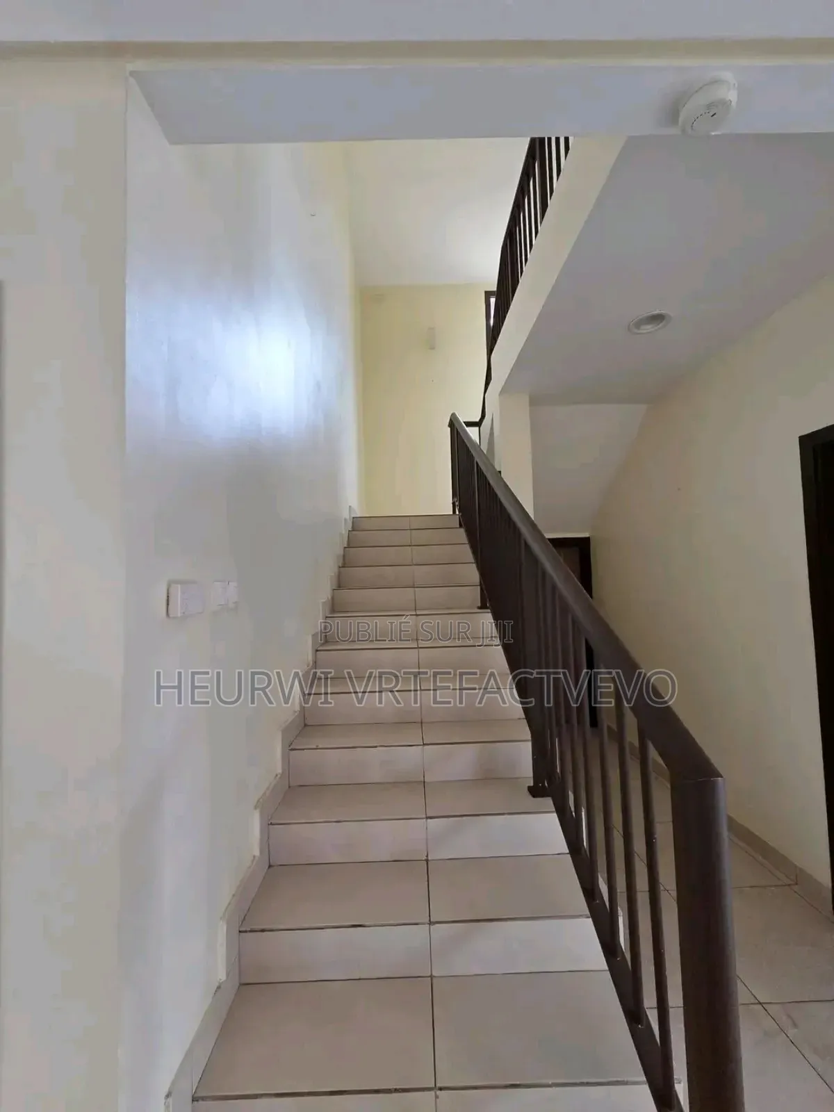 5chbre Duplex dans Faya Ephrata, Cocody à Vendre