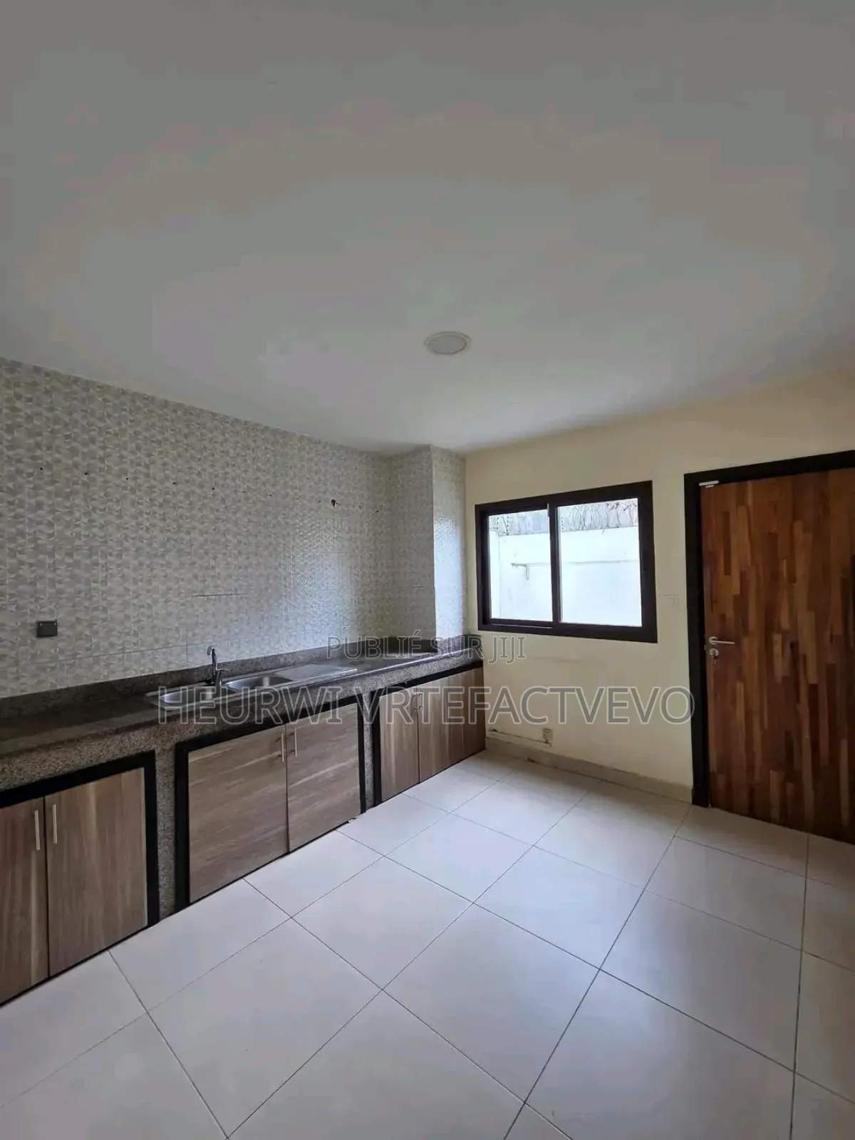 5chbre Duplex dans Faya Ephrata, Cocody à Vendre