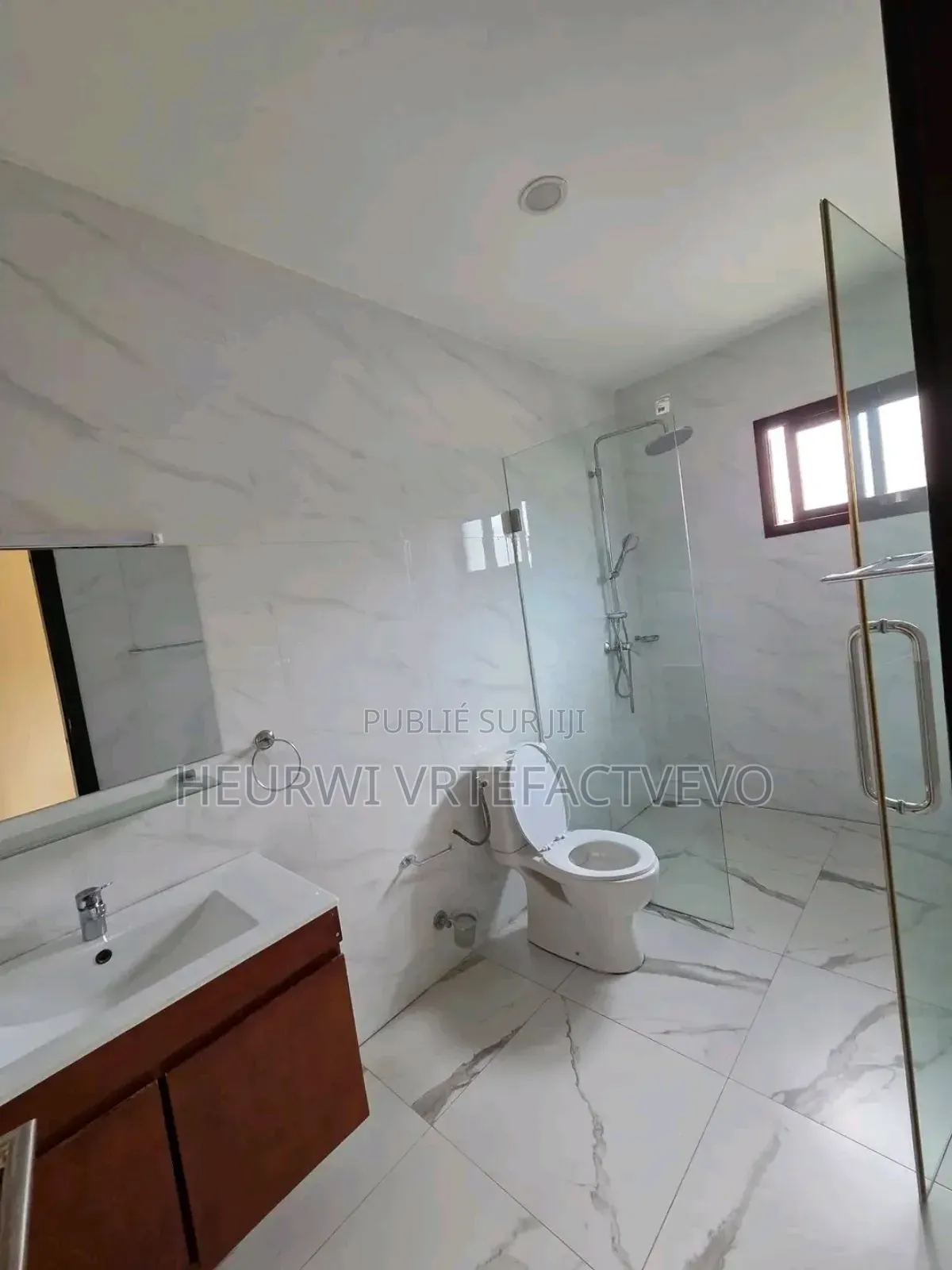 5chbre Duplex dans Faya Ephrata, Cocody à Vendre