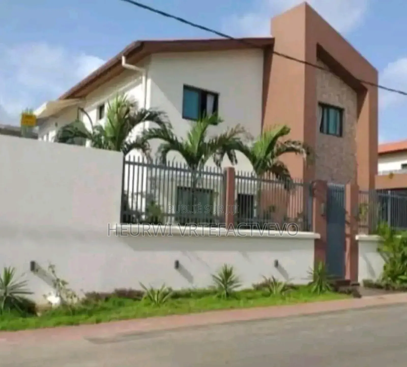 5chbre Duplex dans Faya Ephrata, Cocody à Vendre