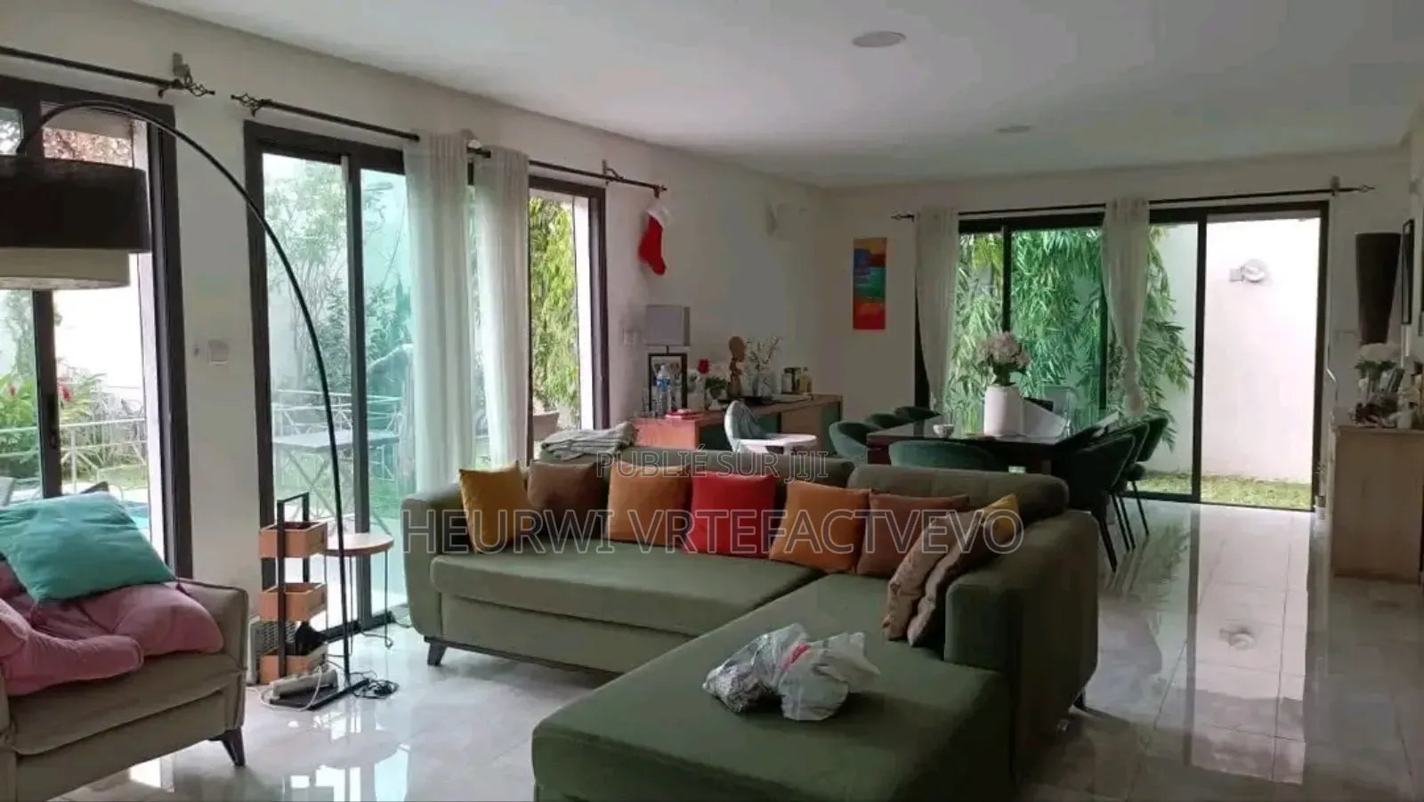 5chbre Duplex dans Faya Ephrata, Cocody à Vendre