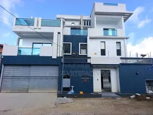 8chbre Manoir dans Riviera Abatta, Cocody à Vendre