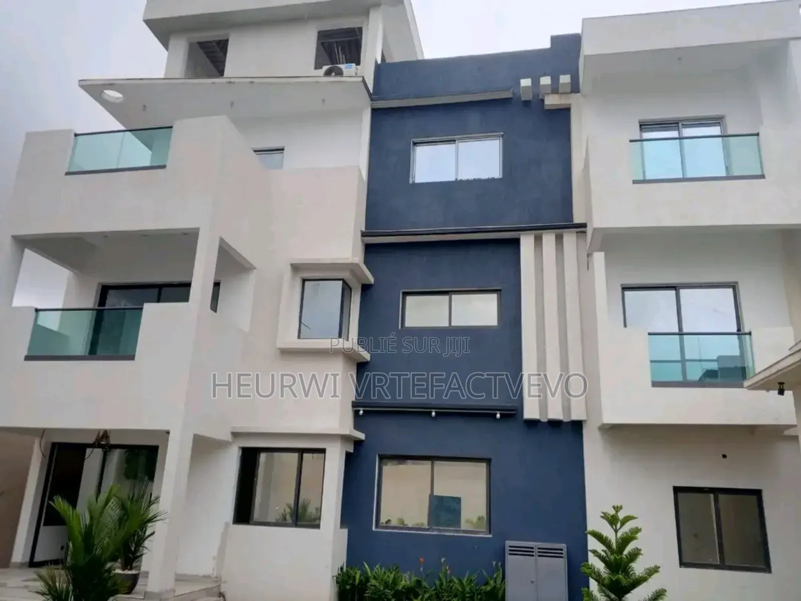 8chbre Manoir dans Riviera Abatta, Cocody à Vendre