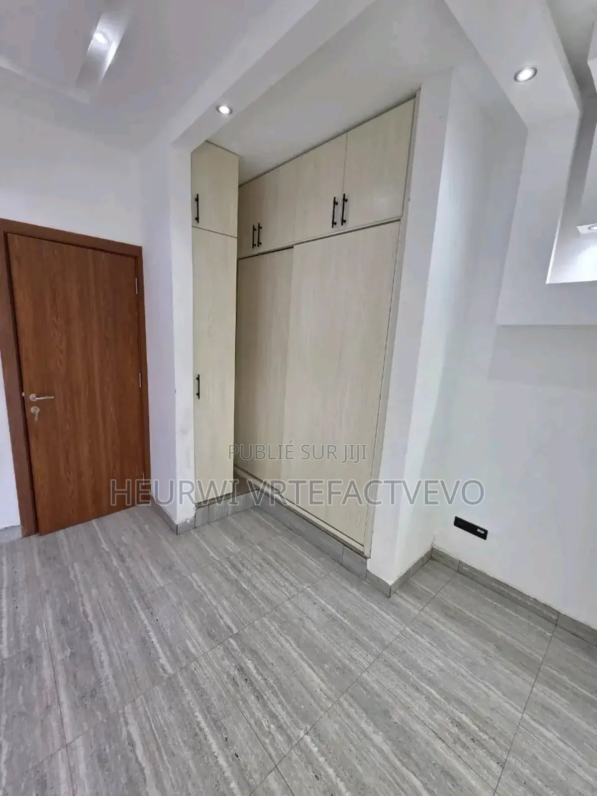 8chbre Manoir dans Riviera Abatta, Cocody à Vendre