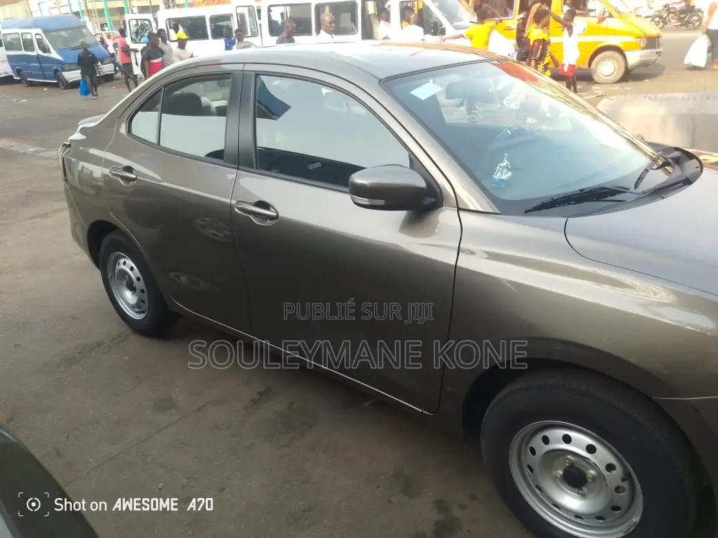 Suzuki Dzire 2025 Gris