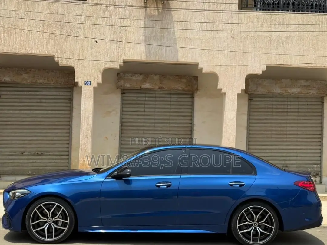 Nouveau Mercedes-Benz C300 2023 Bleu