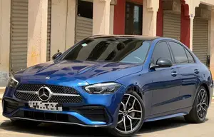 Nouveau Mercedes-Benz C300 2023 Bleu