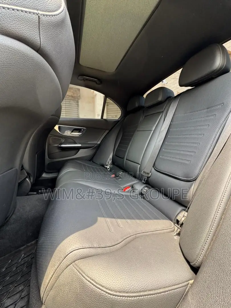 Nouveau Mercedes-Benz C300 2023 Bleu