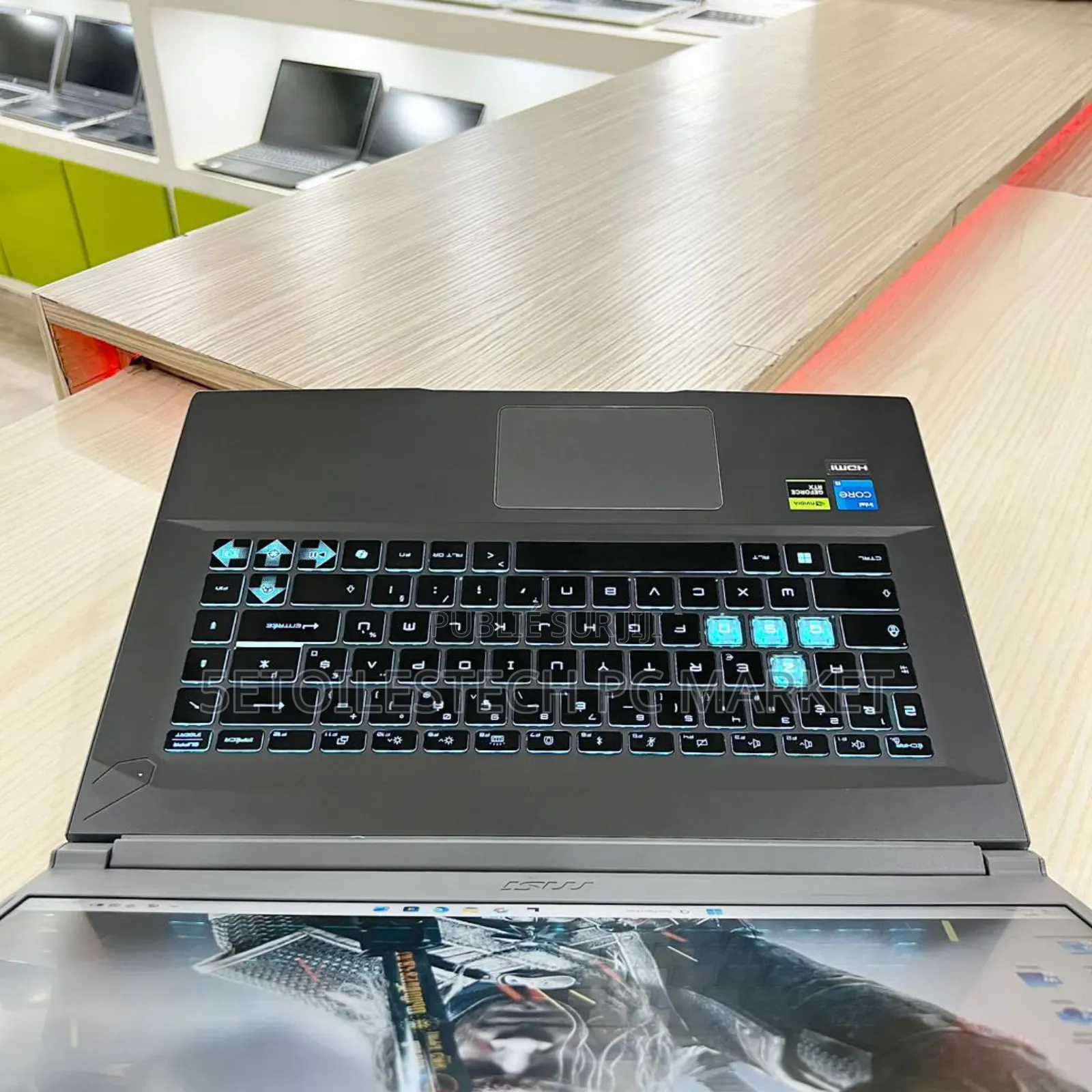 Nouveau MSI Creator A16 AI+ 16GB Intel Core i5 SSD 512GB