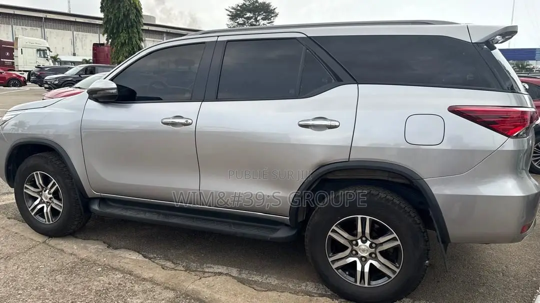Toyota Fortuner 2020 Gris