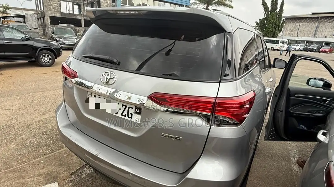 Toyota Fortuner 2020 Gris