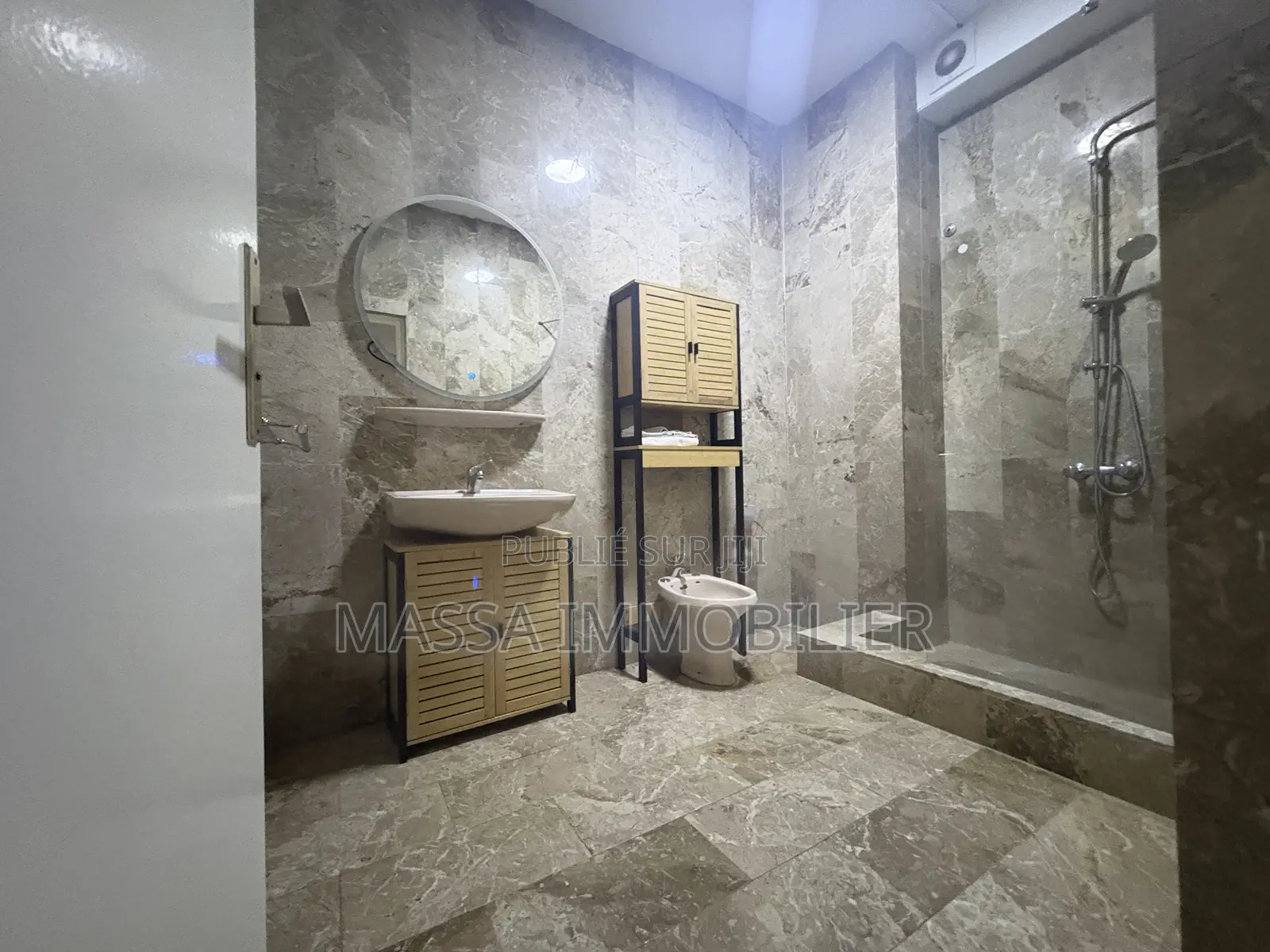 Furnished 2chbre Appartement dans Apparemment Meublé, Cocody à Louer