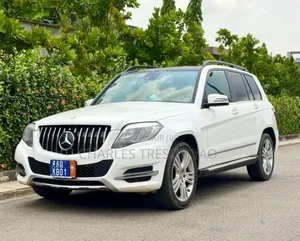 Mercedes-Benz GLK-Class Base GLK 350 4dr AWD 4MATIC (3.5L 6cyl 7A) 2015