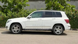 Mercedes-Benz GLK-Class Base GLK 350 4dr AWD 4MATIC (3.5L 6cyl 7A) 2015