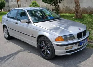 BMW 318i 2000 Gris